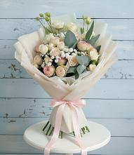 Букет цветов из:  Розы и Лизиантусы в Ага-Батыре