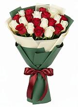 Букет Микс из красных и белых роз в Ага-Батыре