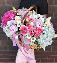 Композиция солнечный день в Ага-Батыре Цветочная композиция из Розы, Хризантемы, Пионы и Лизиантусы в корзине в Ага-Батыре