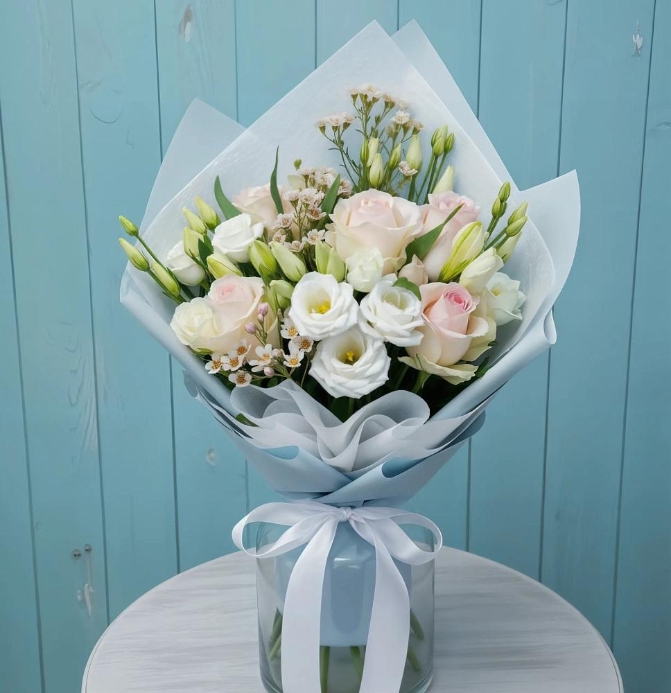 Букет цветов из: Розы и Лизиантусы в Ага-Батыре