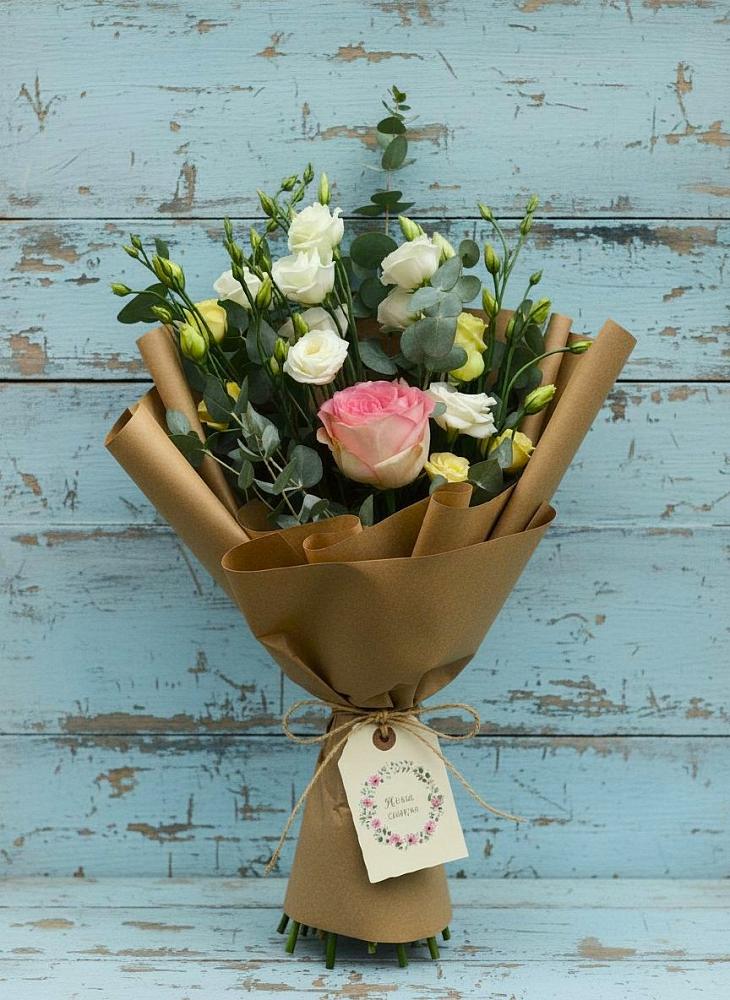 Букет цветов из: Розы и Лизиантусы в Ага-Батыре