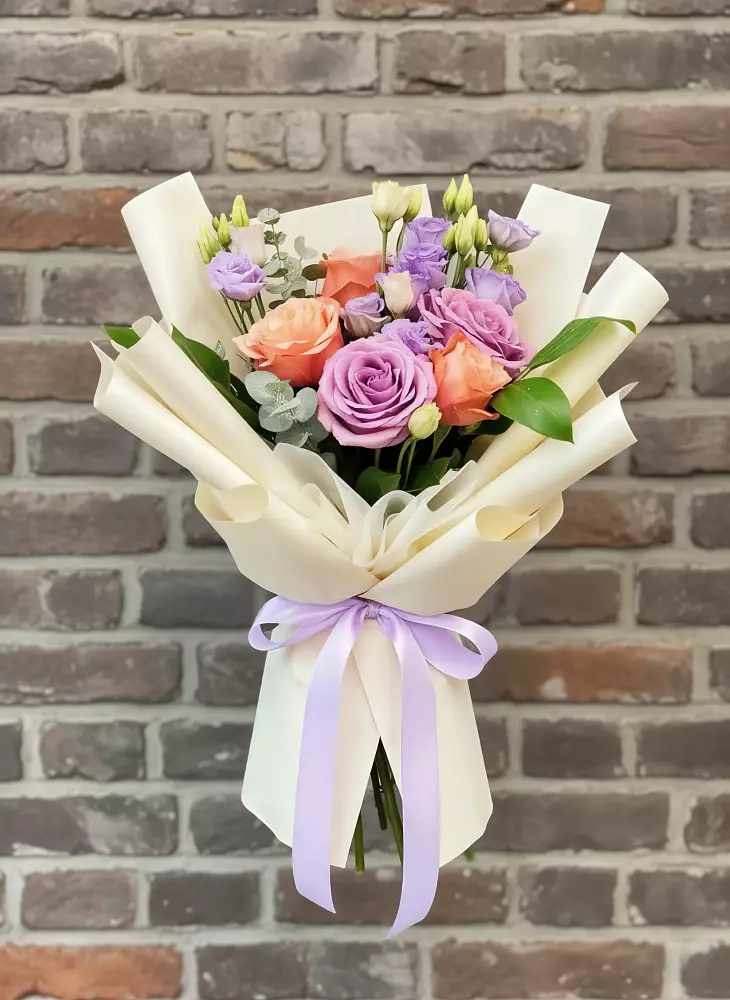 Букет цветов из: Лизиантусы и Розы в Ага-Батыре