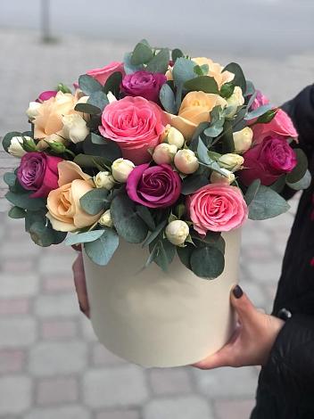 Цветочная композиция из Розы в шляпной коробке в Ага-Батыре