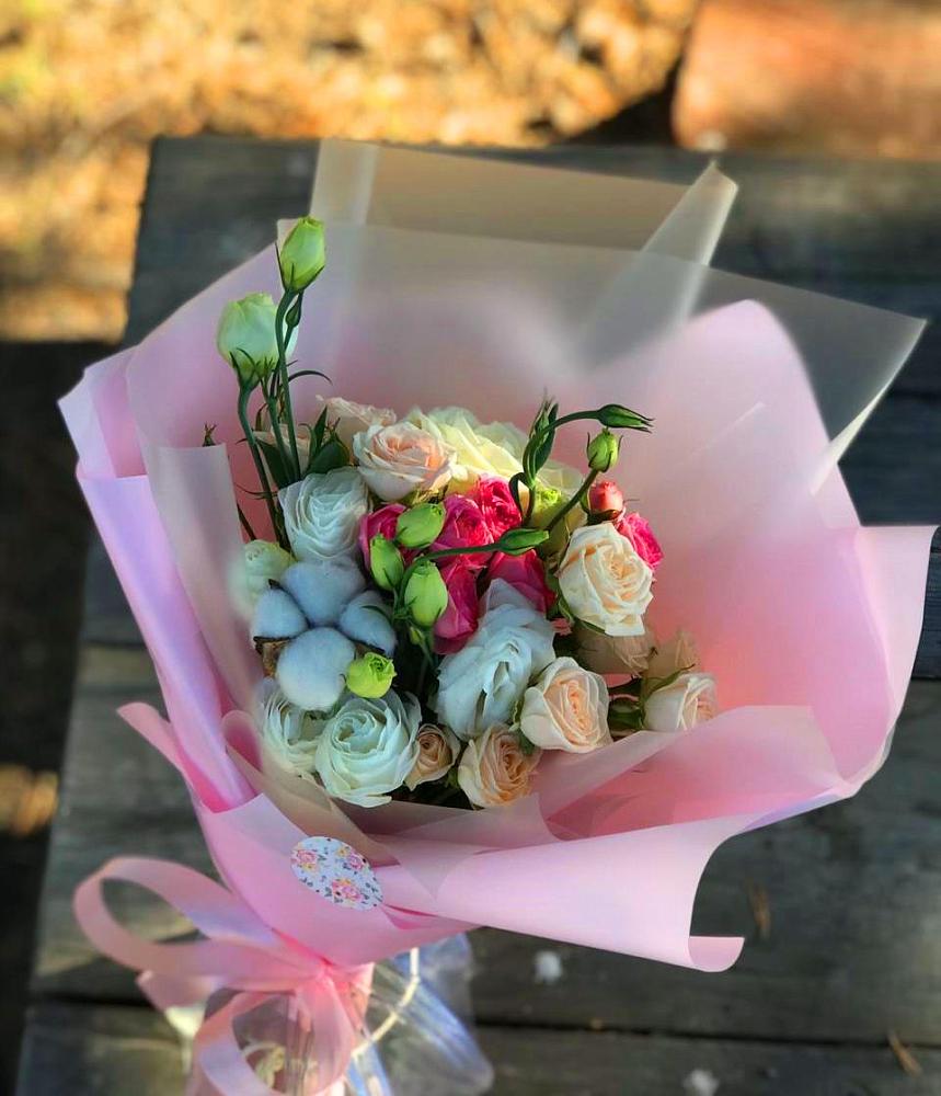 Букет цветов из: Розы и Лизиантусы в Ага-Батыре