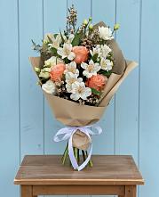 Букет цветов из:  Альстромерии, Лизиантусы, Розы и Хризантемы в Ага-Батыре