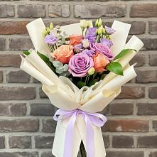 Букет цветов из:  Лизиантусы и Розы в Ага-Батыре