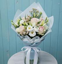 Букет цветов из:  Розы и Лизиантусы в Ага-Батыре