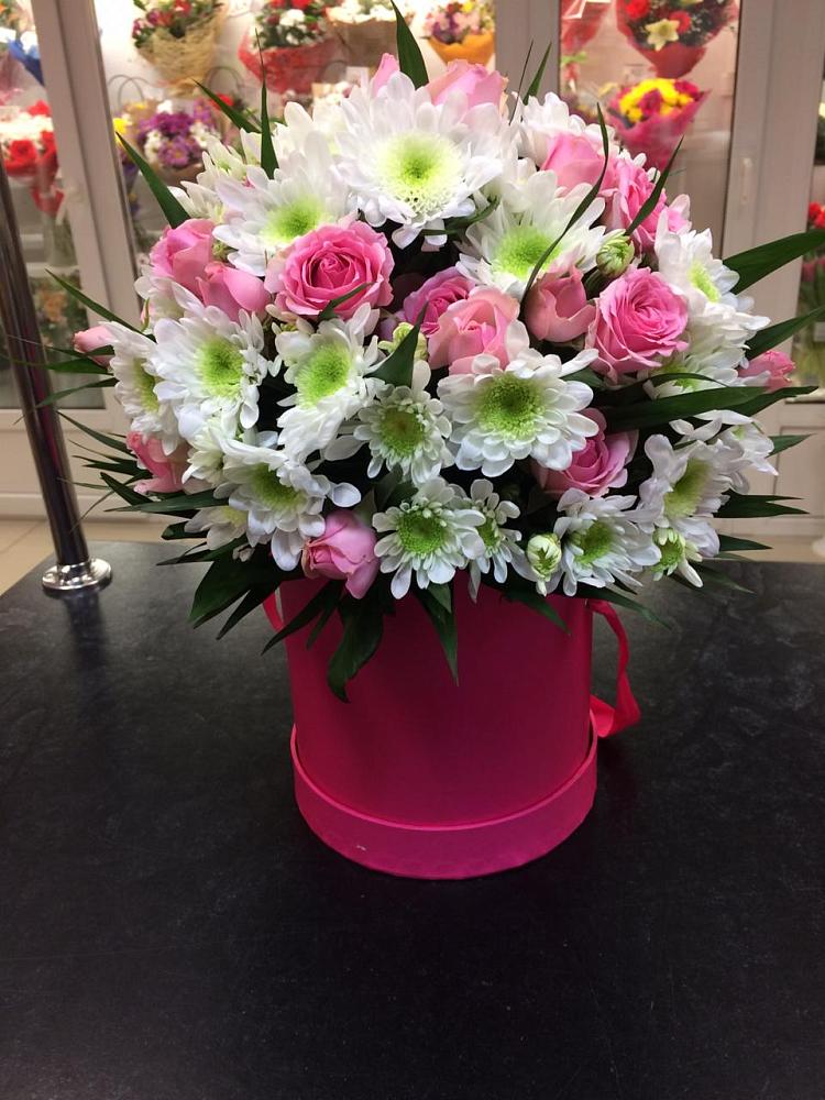 Цветочная композиция из Розы и Хризантемы в шляпной коробке в Ага-Батыре